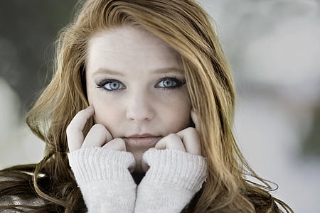 woman in blonde haired thumbnail