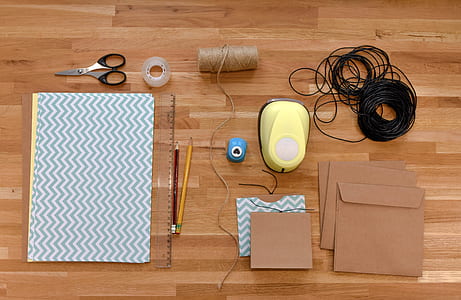 top view of arts and craft kit thumbnail