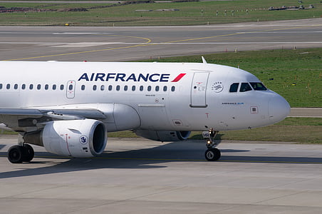 white Airfrance airplane on runway during daytime thumbnail