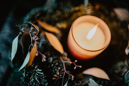 Candle and wreath thumbnail