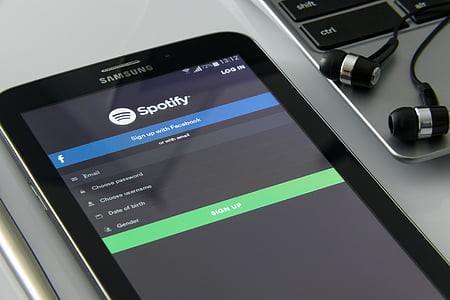 black Samsung Galaxy tablet computer thumbnail
