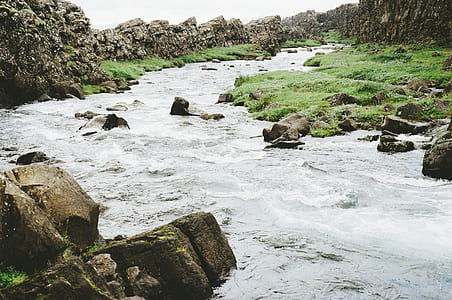 lake surrounded of stones thumbnail