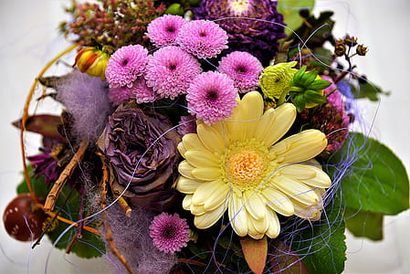yellow daisy, pink mums centerpiece thumbnail