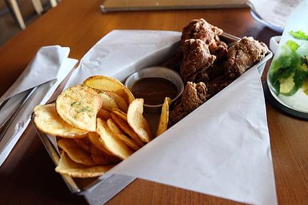 meat and chips with sauce thumbnail