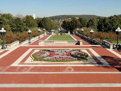 Frankfort Plaza landscape in Kentucky thumbnail