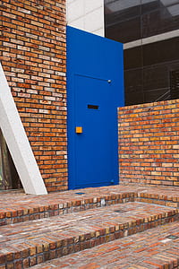 closed door thumbnail