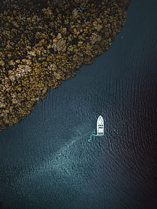 motorboat on body of water thumbnail