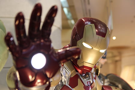 Marvel Iron-Man lighted statue thumbnail