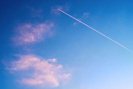 photo of plane contrails thumbnail