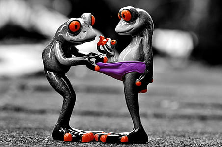 red-eyed tree frog family figurine thumbnail