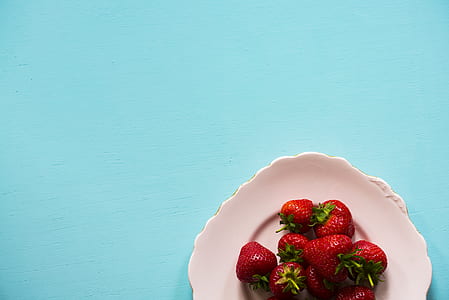 strawberries on plate thumbnail
