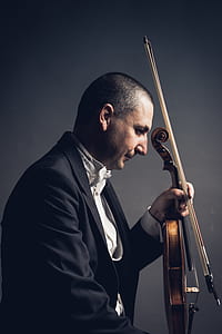 man playing violin photo thumbnail