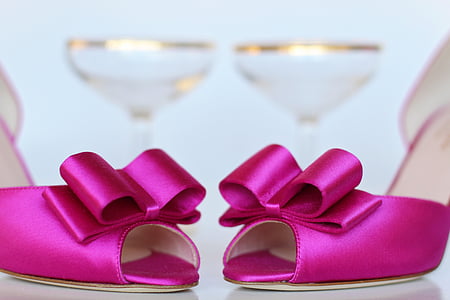 pair of pink pumps thumbnail