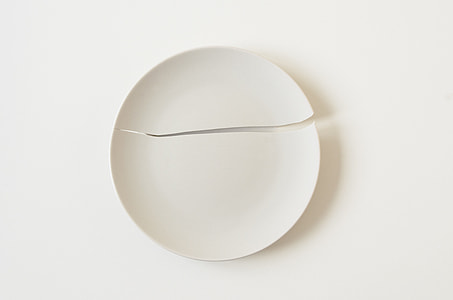 white crack plate on white surface thumbnail