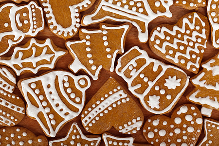 ginger bread in different shapes thumbnail