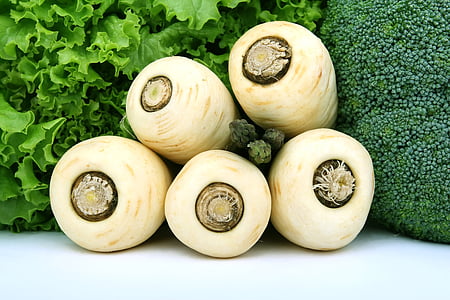 five white radishes thumbnail