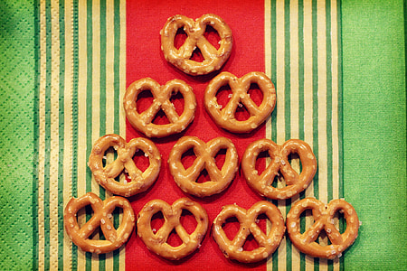 eight pretzels on textile thumbnail