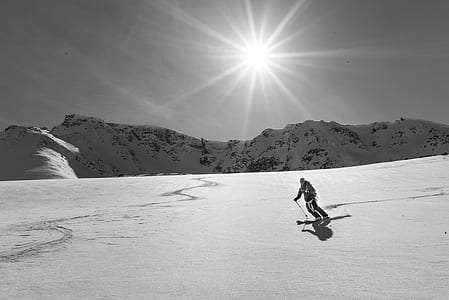 person doing snowskis on snowfield thumbnail