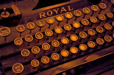 brown Royal typewriter thumbnail