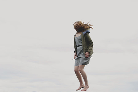 woman in mid air thumbnail