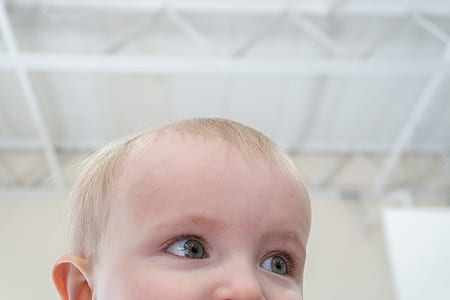 baby face looking right side thumbnail