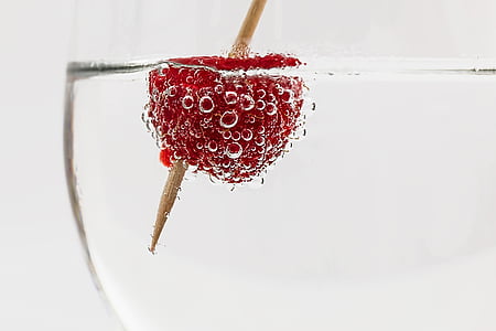 raspberry in clear liquid thumbnail