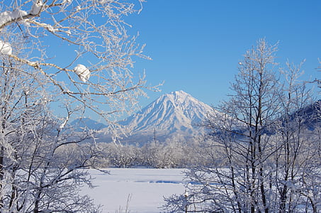 mountain covered in snow thumbnail