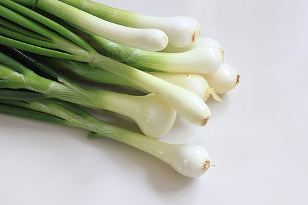 eight white onions thumbnail