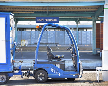 black and blue trolley thumbnail