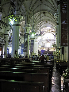 Inside of the main hall of the cathedral in Guadalajara, Mexico thumbnail