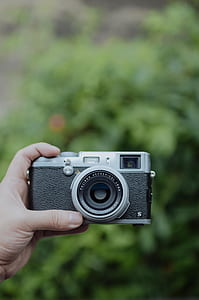 gray and black camera thumbnail