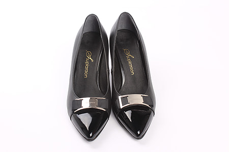 pair of black patent leather flats thumbnail