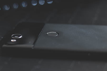 black and gray candybar phone thumbnail