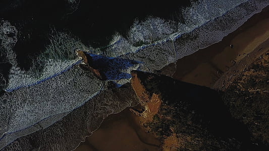 sea at night time thumbnail