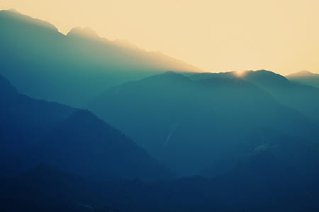 photo of mountain range thumbnail