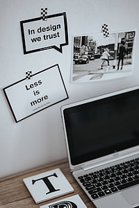 Inspirational cards with quotes, a black-and-white photo and a silver laptop thumbnail