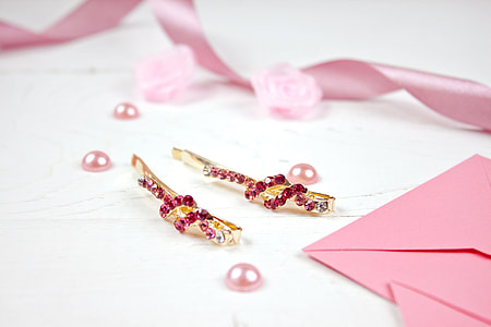 pair of gold-colored bobby pins thumbnail
