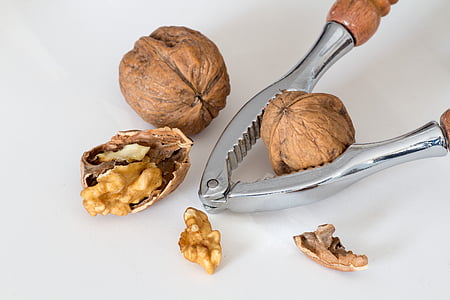 brown walnuts thumbnail
