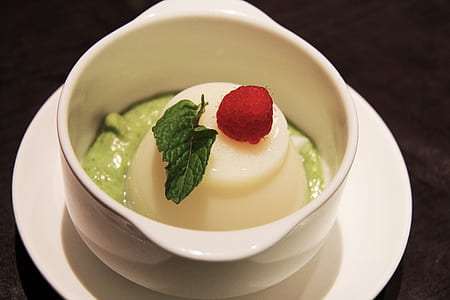 white ceramic bowl thumbnail