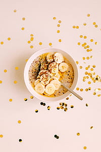 Bowl of Sliced Bananas With Rice Crispies thumbnail