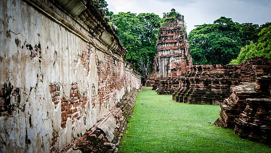 Temple wall in Thailand thumbnail