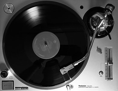 Black White Vinyl Record Player thumbnail