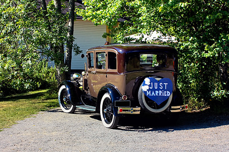 classic brown vehicle with just married sign thumbnail