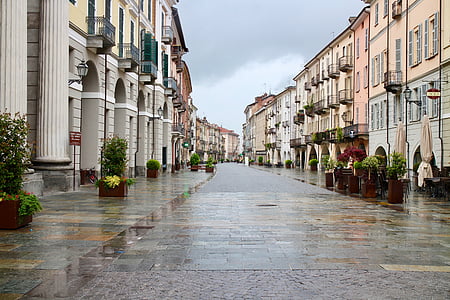 road near buildings thumbnail