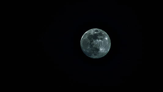 selective focus of moon thumbnail