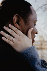 woman holding man's nape thumbnail