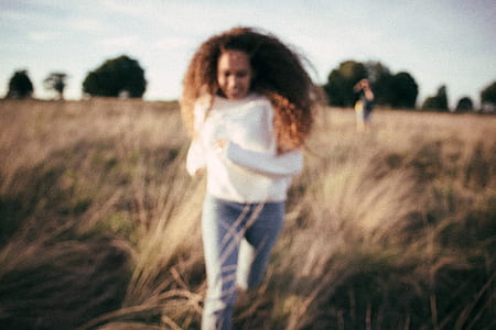 woman in running gesture thumbnail