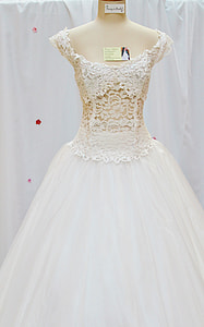 women's white scoop-neck cap-sleeve wedding dress thumbnail