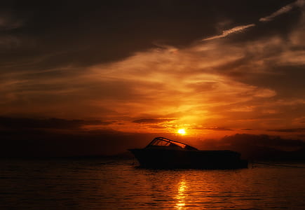 silhouette of bowrider boat thumbnail