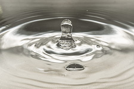 close-up photography of water drop thumbnail